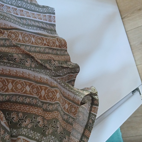 Derek Heart Sleeveless Romper - Picture 5 of 6